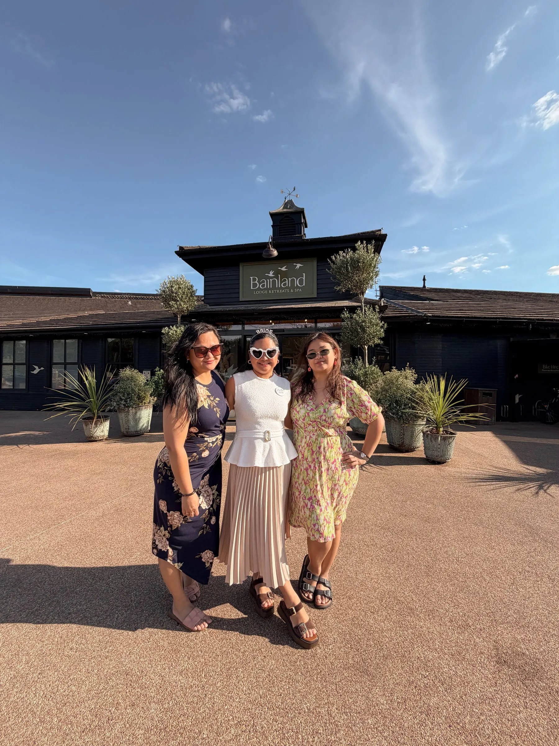 Mathelle with two friends in front of the Bainland lodge