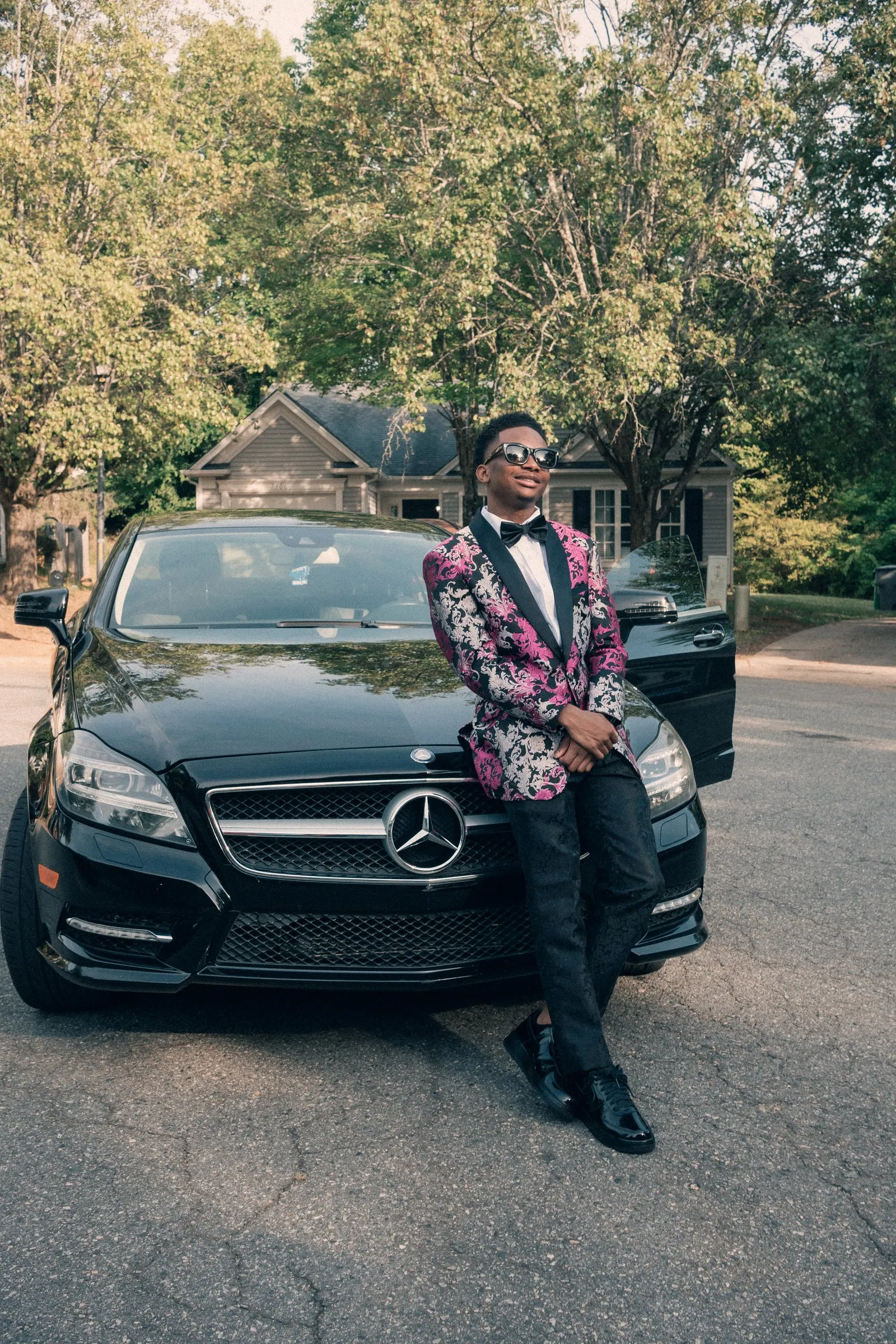 Wide portrait on the front of the black Mercedes